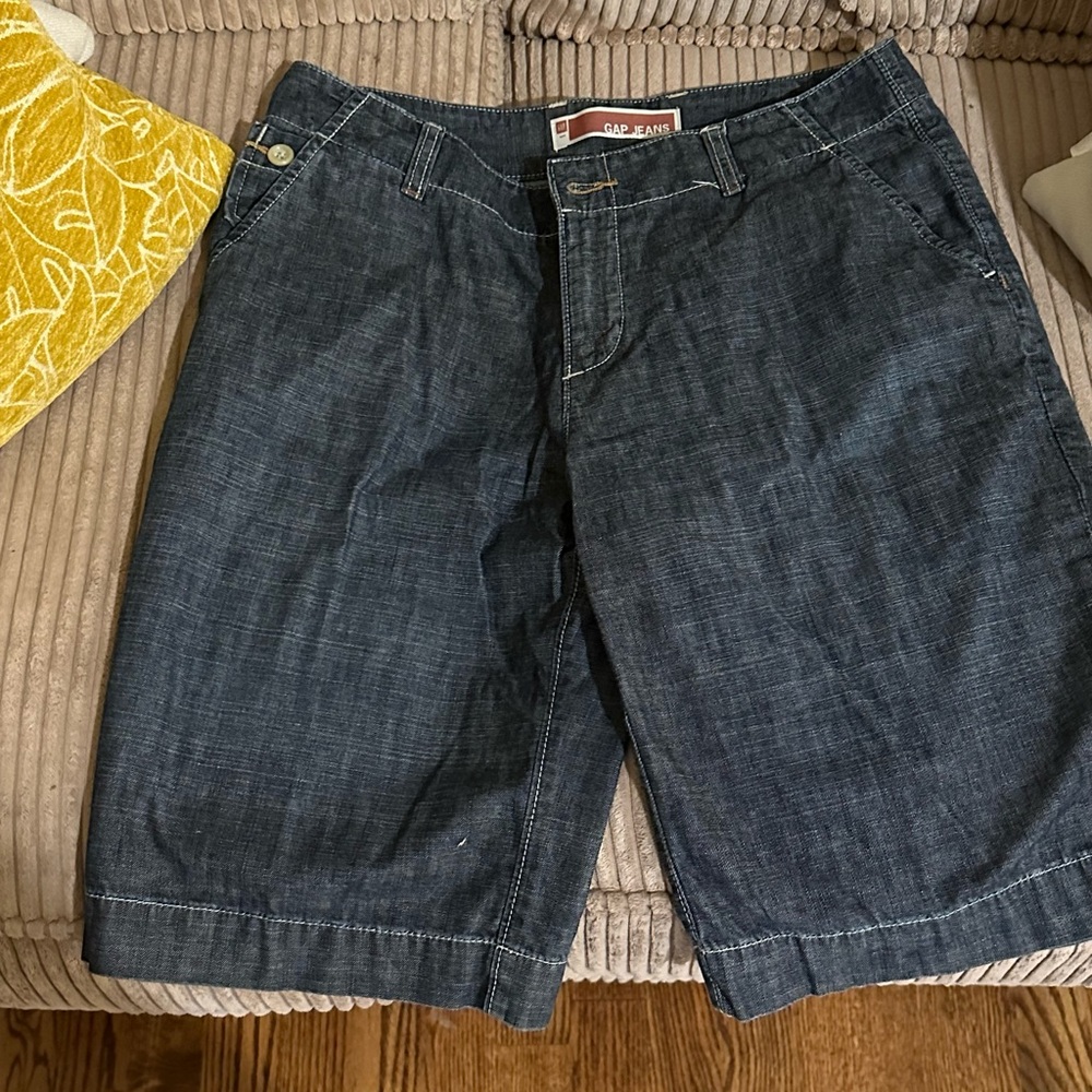 GAP women’s jean shorts-size 8